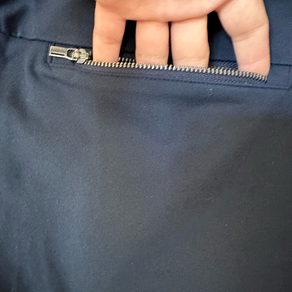 New Athleta Navy Blue Metro Downtown 7’ Shorts Women’s M - Picture 7 of 9